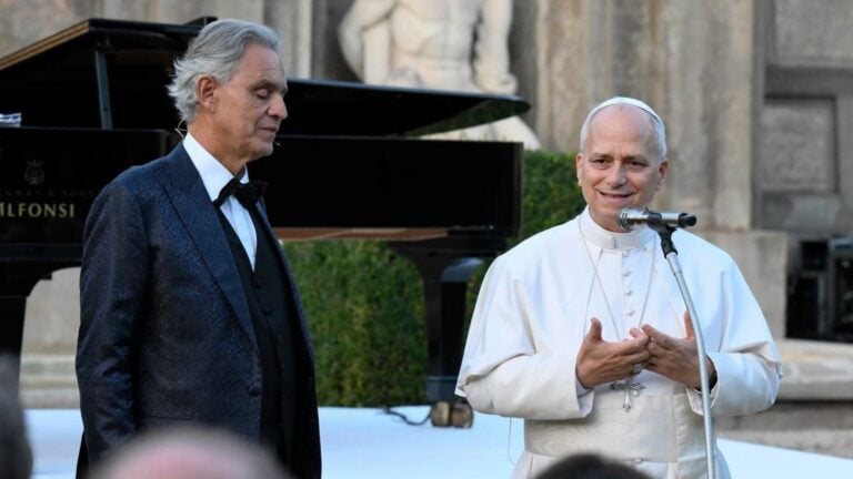 164 jóvenes unen sus voces con Andrea Bocelli y el papa León XIV en un llamado por la paz
