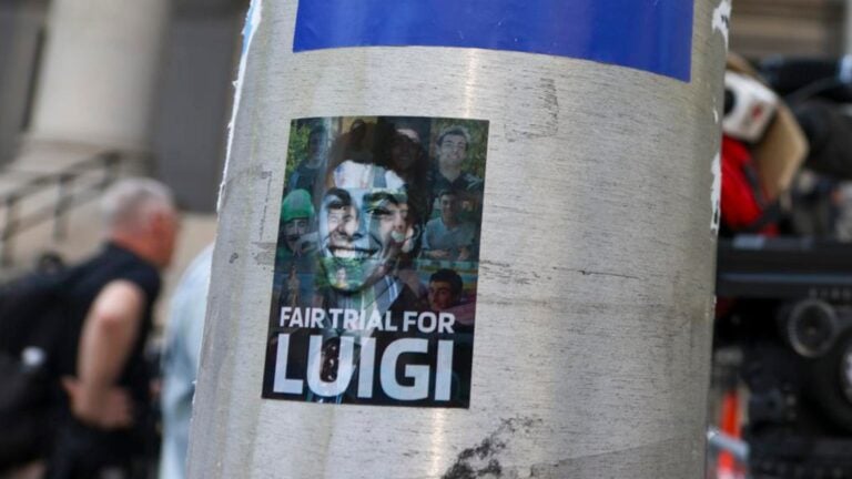 Luigi Mangione cambia su declaración y admite haber matado a Brian Thompson