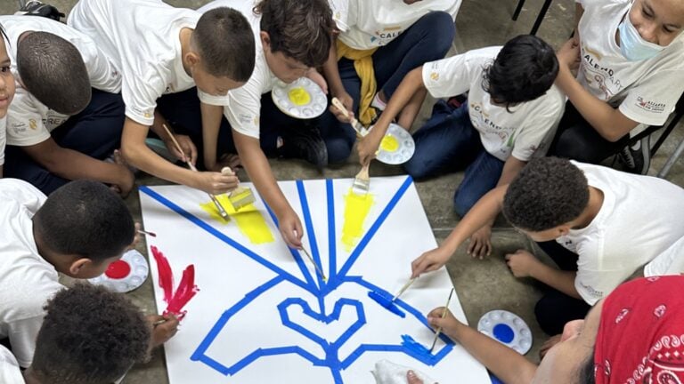 ¿Tu organización trabaja con comunidades en Puerto Rico? Abren periodo para solicitar apoyo de Mano Amiga