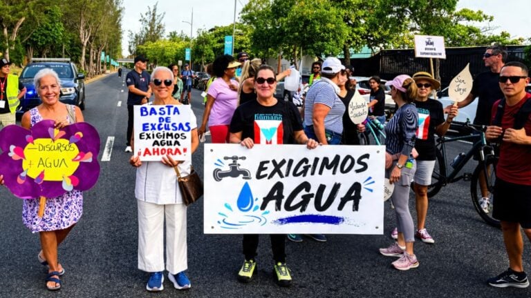 Comunidades afectadas por la falta de agua se manifiestan en San Juan