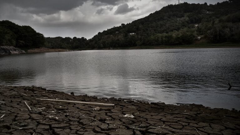 Gobernadora critica a la AAA por falta de comunicación en crisis del agua