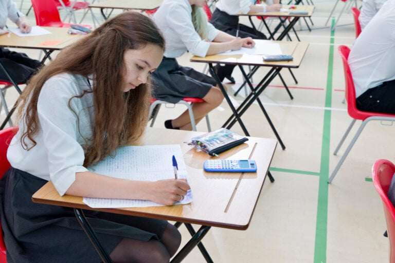 College Board y hasta la escuela: lo que está en juego por el recorte a Educación