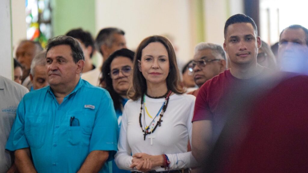 “Estoy aquí. Con ustedes”: María Corina Machado reaparece en Venezuela