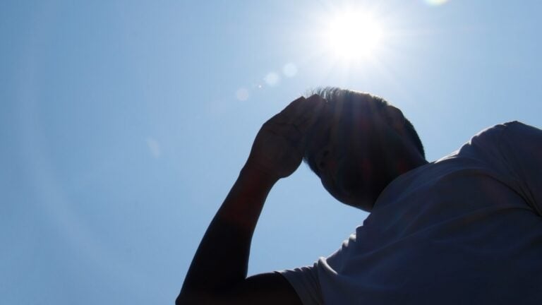 ¡Calor, lluvias y oleaje peligroso! Tres condiciones que afectan hoy a Puerto Rico