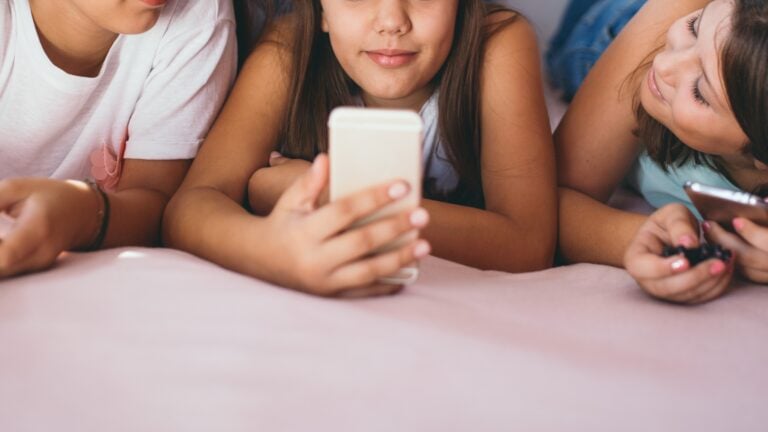 ¿Los menores deberían entrar redes sociales? El mundo endurece las reglas y Puerto Rico también legisla