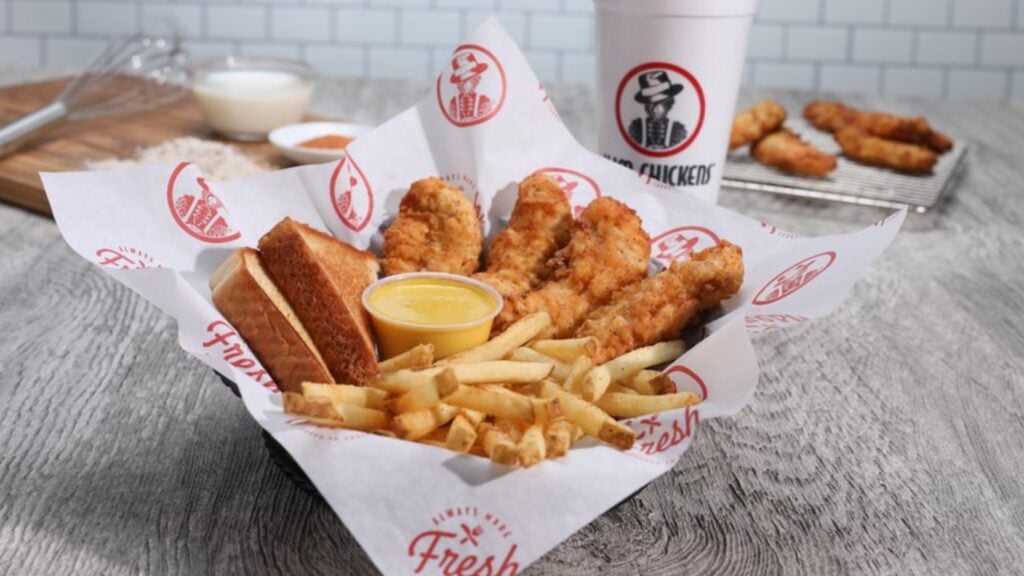 Nueva cadena de pollo abre en Guaynabo con más de 50 empleos