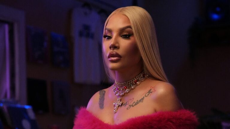 Ivy Queen convierte la corona en símbolo de fuerza en su nueva canción