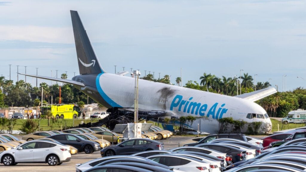 Avión de carga procedente de Puerto Rico se accidenta en Miami y deja al menos cinco muertos