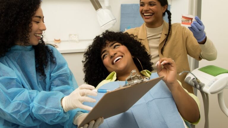 “Sonrisas Especiales” ofrecerá atención dental gratuita a 50 familias en Carolina