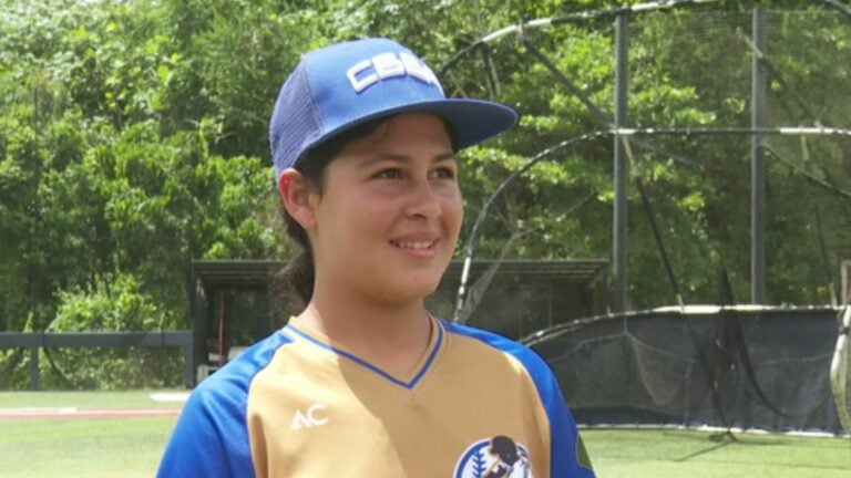 Charmariel hace historia como la primera niña en la Carlos Beltrán Baseball Academy