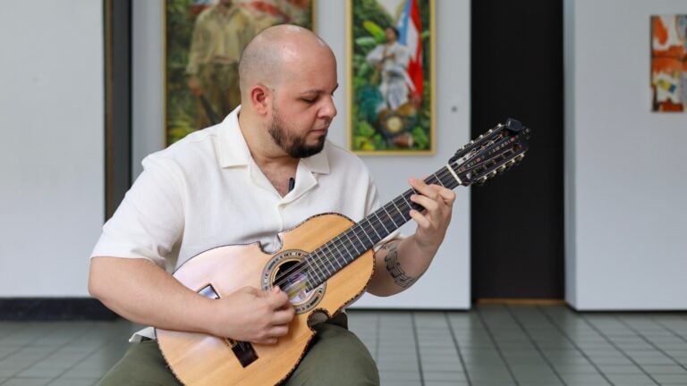 “El cuatro va más allá de mí”: José Eduardo Santana habla del instrumento que conquistó nuevos públicos