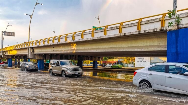 Onda tropical mantiene lluvias y tronadas sobre Puerto Rico; aumenta riesgo de inundaciones