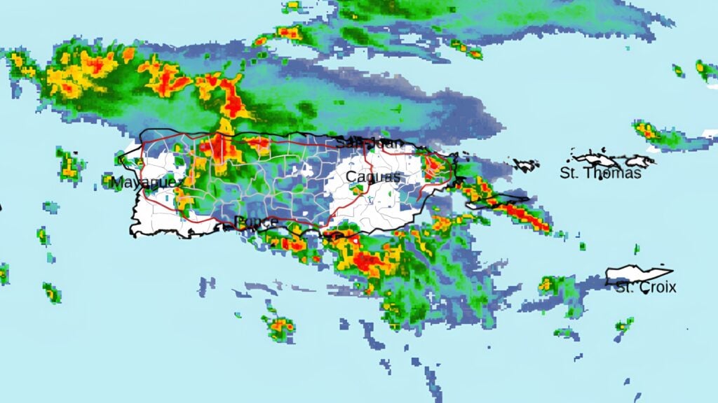 Fuertes lluvias mantienen advertencias de inundaciones en varios municipios de Puerto Rico