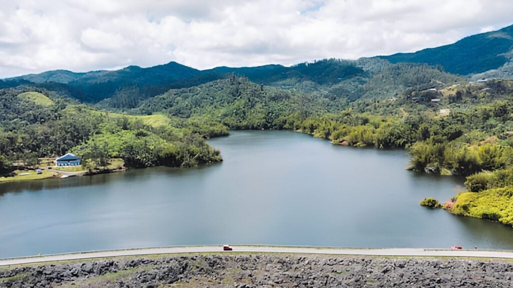 Más agua en Carraízo: AAA abre compuerta para controlar el embalse